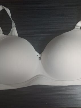 Torrid Curve Wireless Bra Size 42D White NWOT